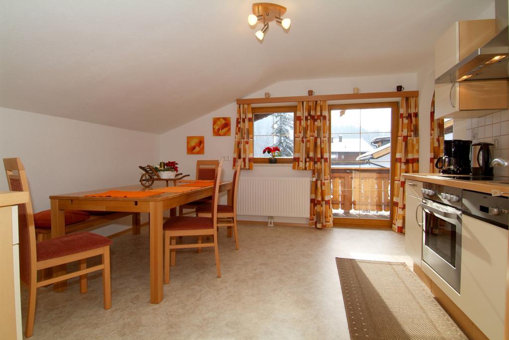 Gaestehaus Wanker Ehrwald Ruang foto