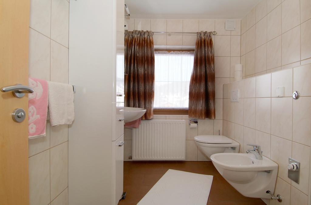 Gaestehaus Wanker Ehrwald Ruang foto